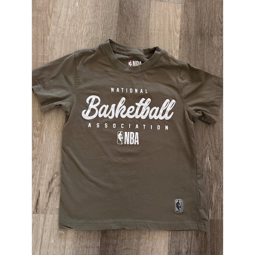 NBA National Baseball Association Brown Tshirt size youth boy 8